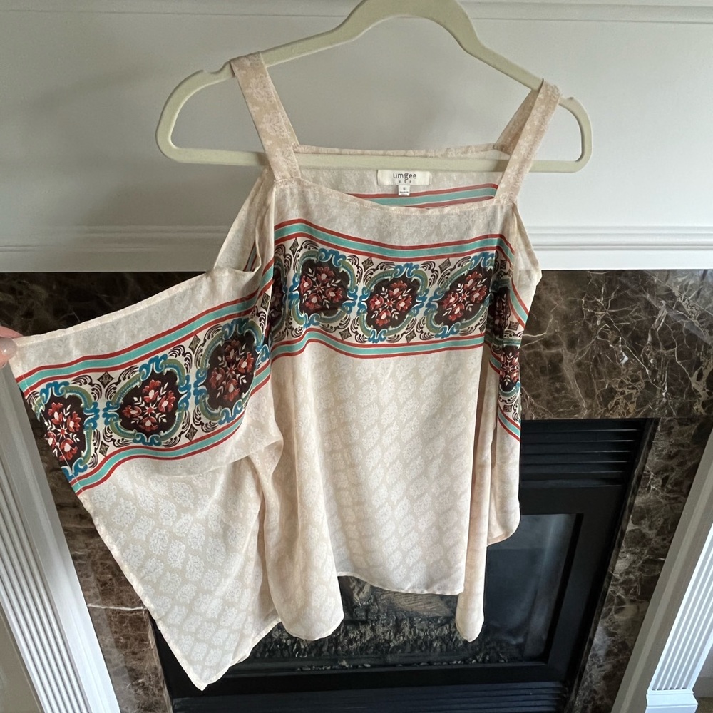 Umgee super cute off the shoulder top